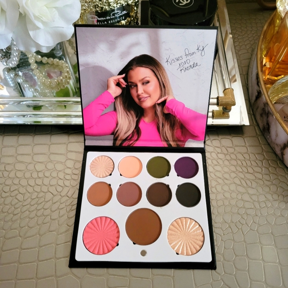 NIB OFRA X Hot Mess Momma Unconditional Face Eyeshadow Palette
